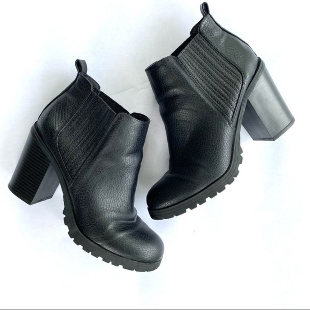 Sam & Libby Chelsea Black Chunky Platform Boots